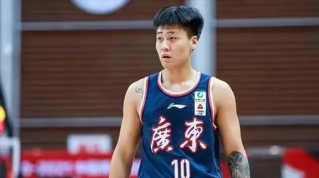 第82分钟，波利塔诺禁区弧顶抢断后起脚低射破门，但是主裁判判罚奥斯梅恩帮助队友反抢时越位在先，进球无效！